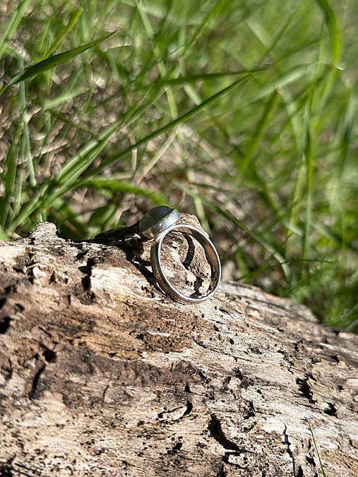 Strieborný 925/1000 prsteň s krištáľom, veľkosť 56