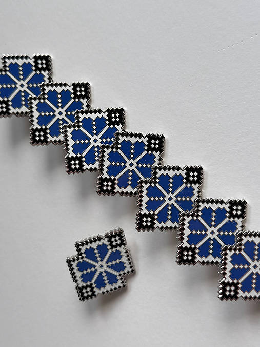 Kovová brošňa Myjafská nezábudka