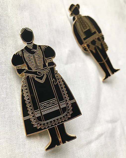 Kovová brošňa Žena z Raslavíc