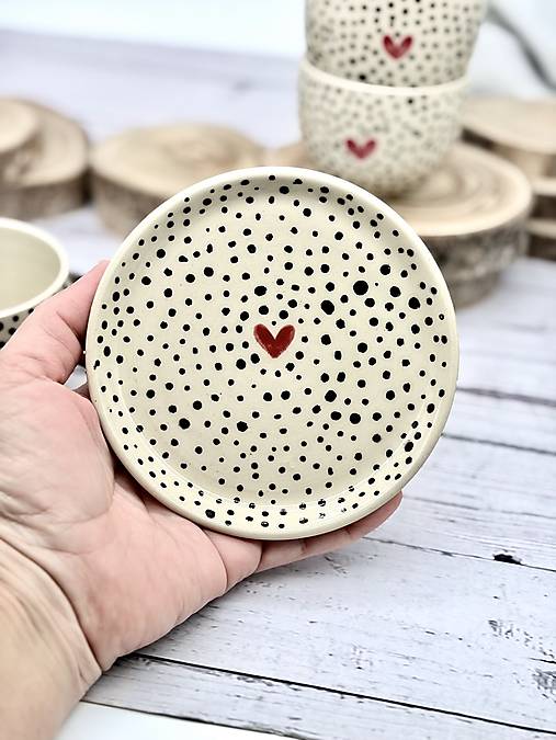 Čierne bodky - podšálka (priemer 12cm)