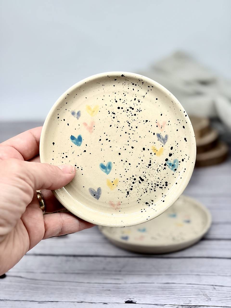 Farebné srdiečka - podšálka (priemer 12cm)