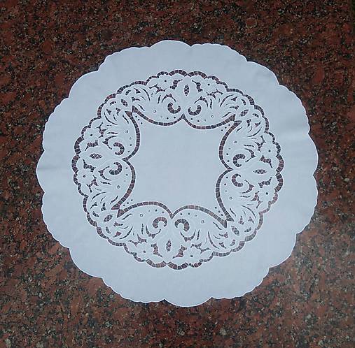 Úžitkový textil - Ručne vyšívaná dečka richelieu R30 kruh 80 cm ("2") - 18328247_