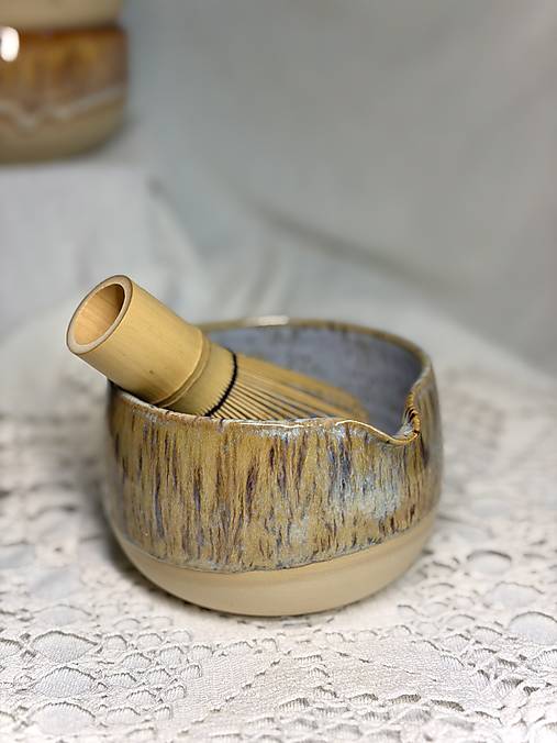 Keramický Chawan na matchu Amber Breeze