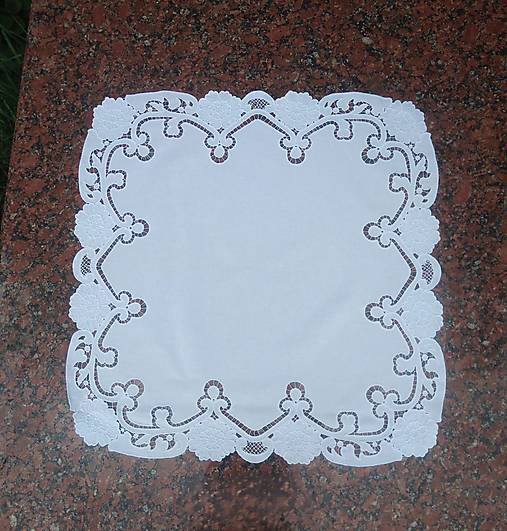 Úžitkový textil - Ručne vyšívaná dečka richelieu R31 štvorec 79x79cm - 18330458_