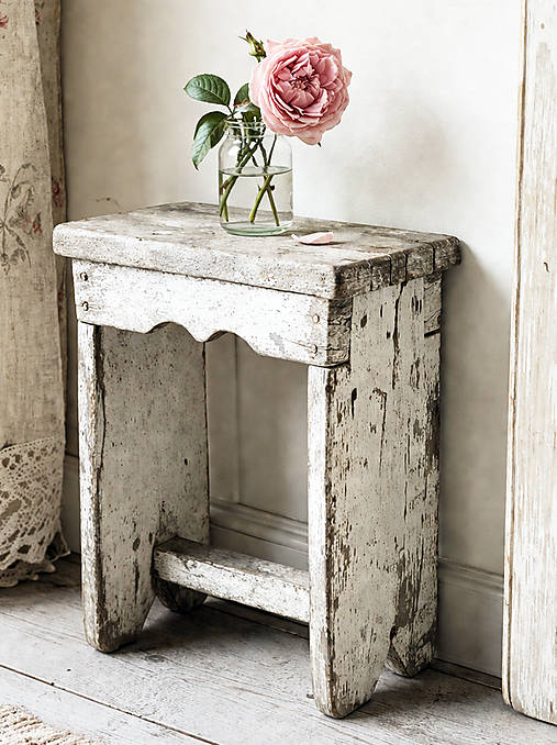 Nábytok - Vintage stolík shabby - 18331598_