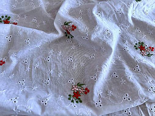 Textil - Madeira s kvetinovou výšivkou šírka 150 cm (10cm) - 18333159_