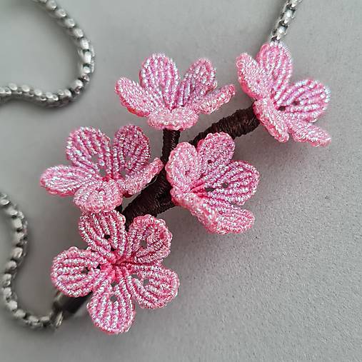 Náramky - Makramé náramok „Sakura I“ – ručne viazaný s motívom kvetu čerešne - 18335492_