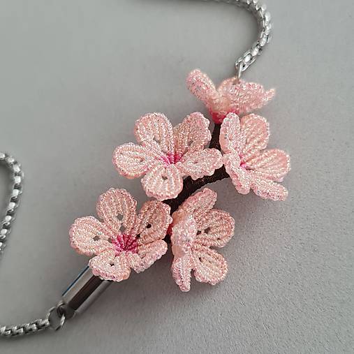 Náramky - Makramé náramok „Sakura II“ – ručne viazaný s motívom kvetu čerešne - 18335519_