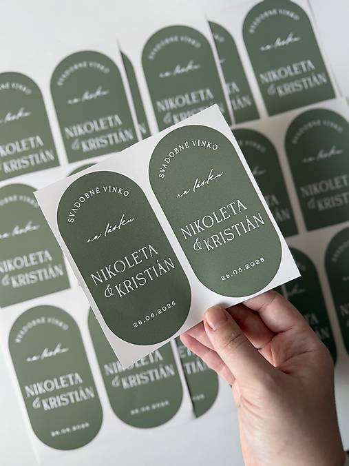 Úložné priestory & Organizácia - Nálepky na svadobné fľaše 322 zelený ovál simple s bielym písmom - 18362792_