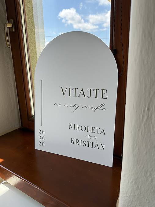 Tabuľky - Uvítacia svadobná tabuľa polkruh biela so zeleným písmom - 18362808_