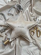 Detský textil - Vankúšik s menom v tvare hviezdy – jemnosť a jedinečnosť pre Vaše dieťatko ✨ - 18362743_
