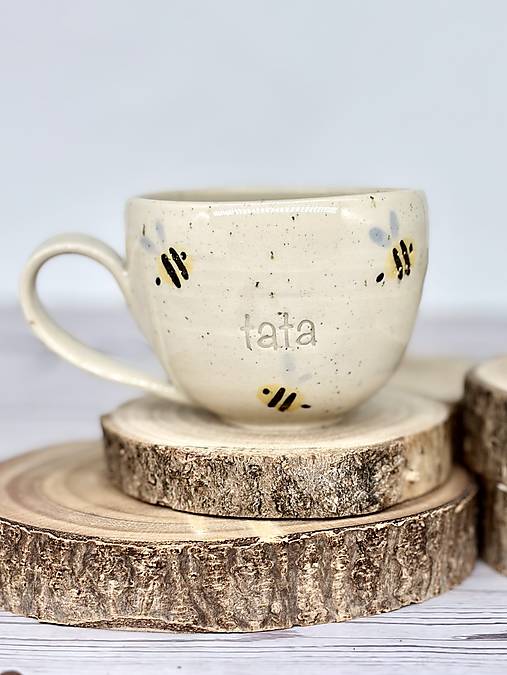 Dotty Bee - šálka cappuccino tata (200ml, s uškom)