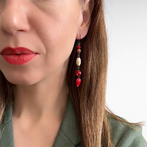Náušnice - Prírodou inšpirované náušnice – Červené a krémové lístky, Vintage & Boho visiace náušnice - 18375536_
