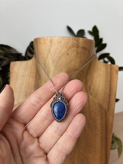 Náhrdelníky - Prírodný nahrdelník s minerálmi-natural+ makrame (Lapis lazuli) - 18376684_