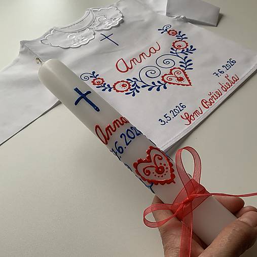 Krstná košieľka a svieca na krst maľovaná ľudovoladená (Červeno modrá kombinacia s krížikom (sada košieľka + svieca))