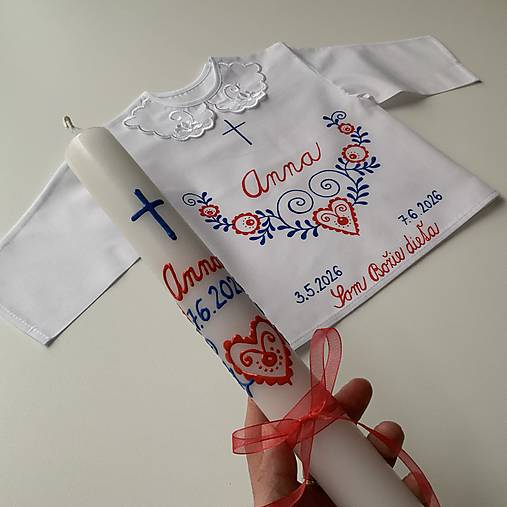 Krstná košieľka a svieca na krst maľovaná ľudovoladená (Červeno modrá kombinacia s krížikom (sada košieľka + svieca))