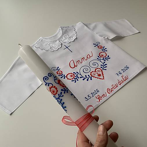 Krstná košieľka a svieca na krst maľovaná ľudovoladená (Červeno modrá kombinacia s krížikom (sada košieľka + svieca))