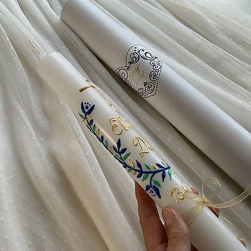 Ručne maľovaná krstná svieca s trojramenný krížom a personalizáciou – 35 cm, biely vosk