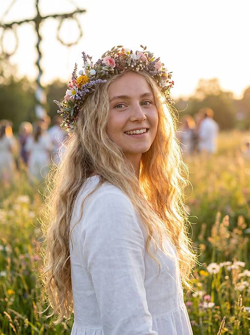 Kvetinový venček  "šťastie z lúčnych kvetov uvité"
