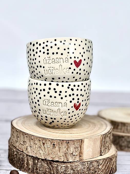 Čierne bodky- pohárik cappuccino úžasná učiteľka (200ml, bez uška)