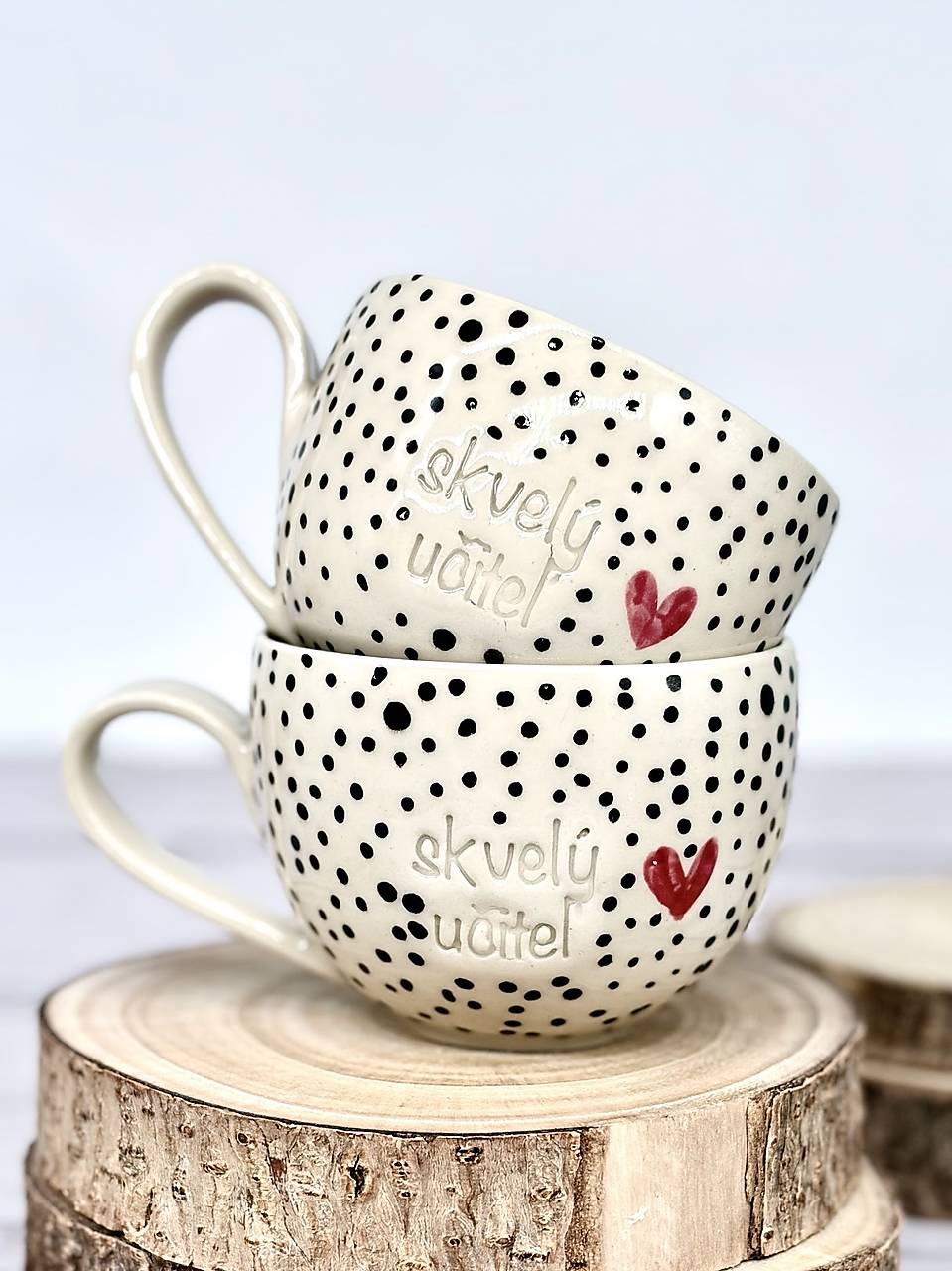 Čierne bodky - šálka cappuccino skvelý učiteľ (200ml, s uškom)