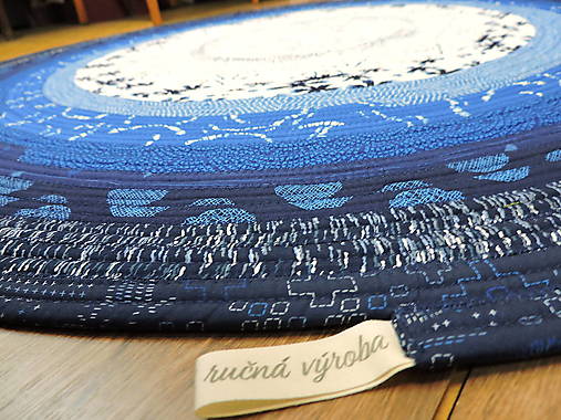 Okrúhly bavlnený koberec – InkPerfect Indigo Edition | ručne šitý koberec do obývačky