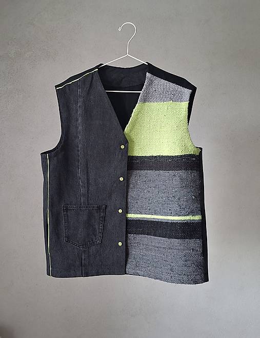Pánske oblečenie - Hybridná upcyklovaná vesta WOVENRAG – Denim & Neon - 18403768_