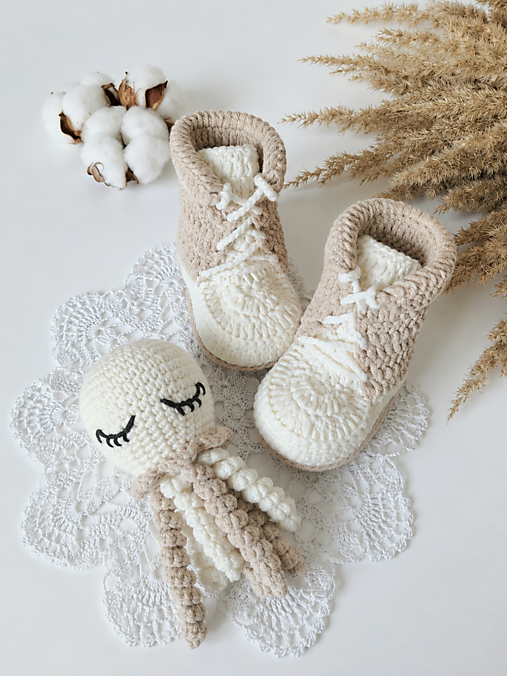 Detské súpravy - Darčekový set pre bábätko capačky + chobotnička smotanová s hnedou (Jeans) - 18404921_