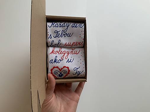 Maľované ponožky pre super KOLEGYŇU (na rozlúčku biele 4 s textom v množnom čísle)
