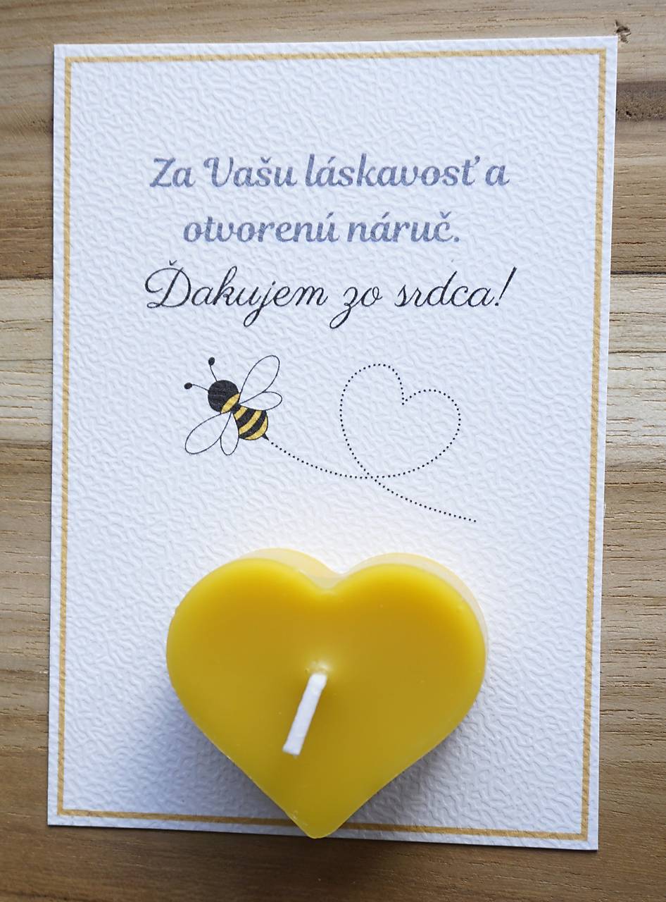 Darček pre pani učiteľku – Sviečka včelie srdiečko s venovaním (Ďakujem zo srdca (letiaca včielka))