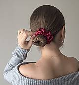 Ozdoby do vlasov - Saténová scrunchie | CLASSIC (Svetlejšia vínová) - 18411728_