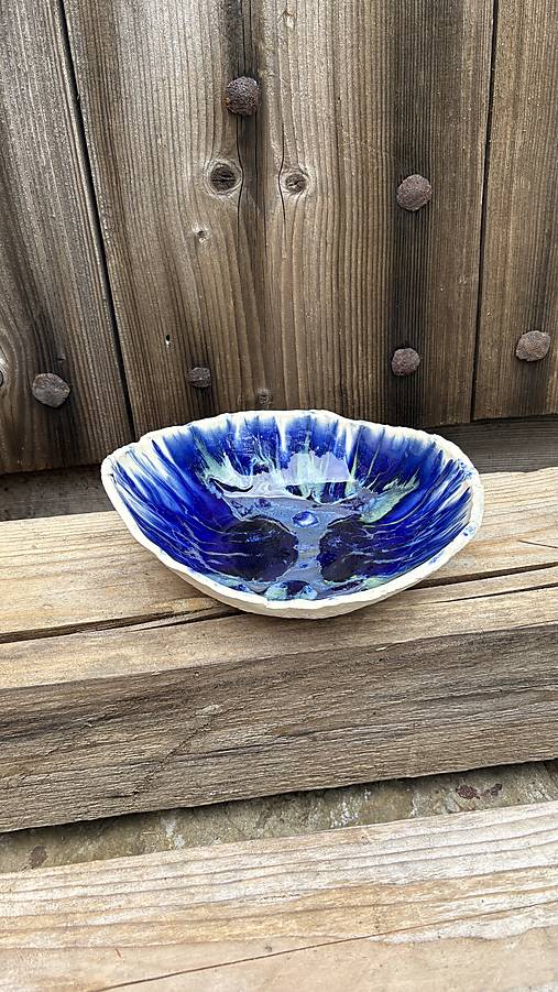 Nádoby - Keramická misa Modrá zátoka – ručne modelovaná, priemer 21 cm - 18416808_