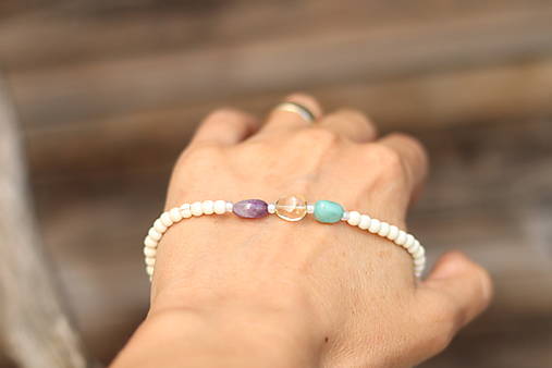 Šnúrkový náramok na nohu