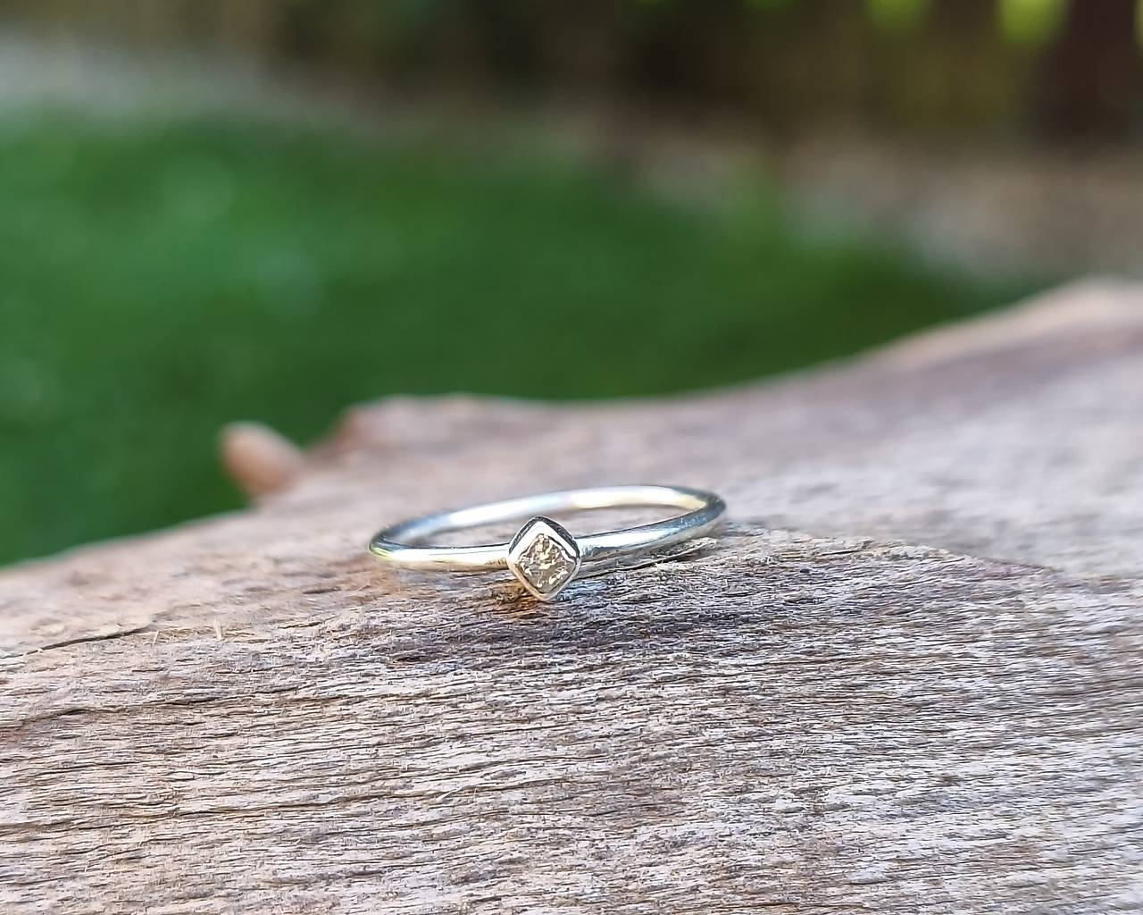 Strieborný Prsteň so surovým Diamantom