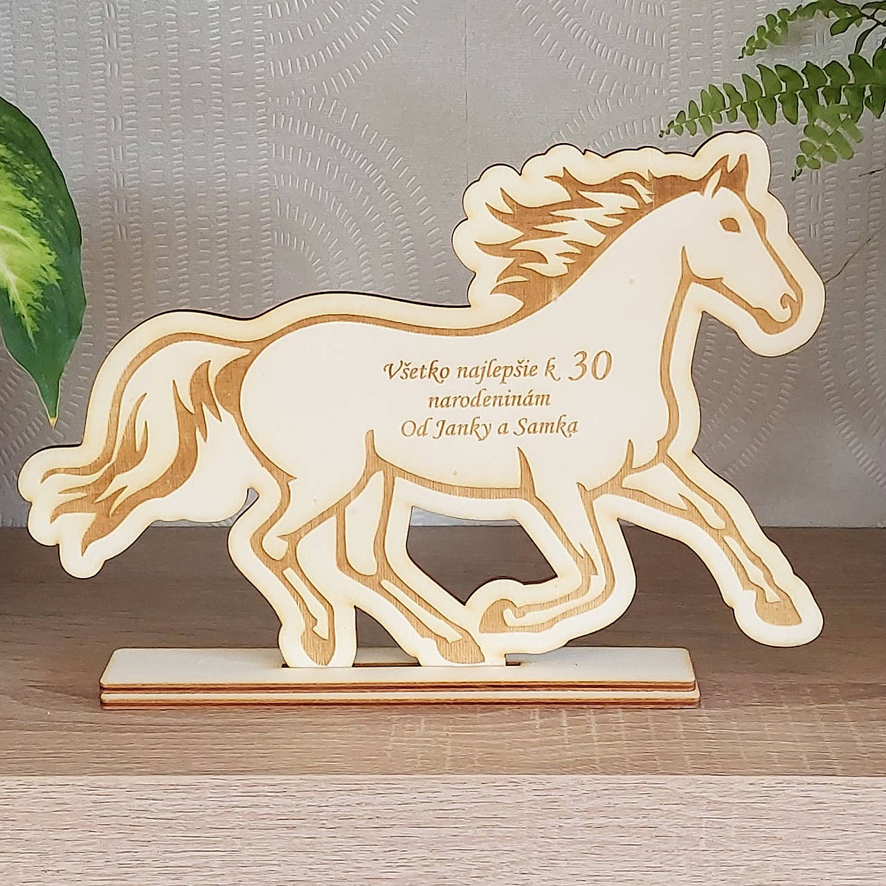 Kôň so stojanom a menom výroba na mieru