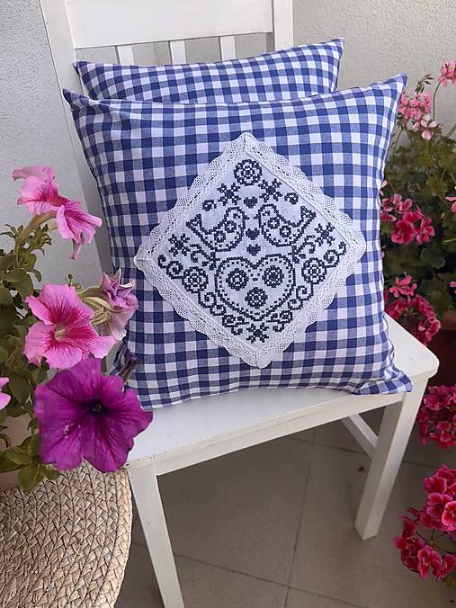 Úžitkový textil - POVLAK  NA POLŠTÁŘ .. vyšívaný - 18429106_