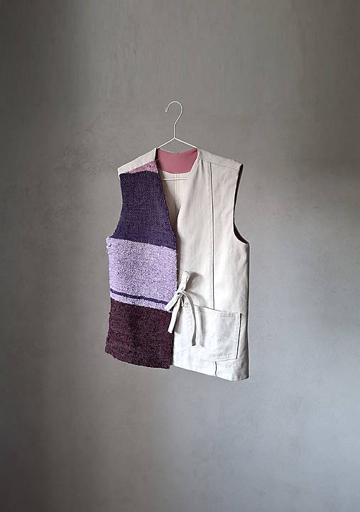 Vesty - Hybridná upcyklovaná vesta WOVENRAG – Off-White & Violet - 18429656_