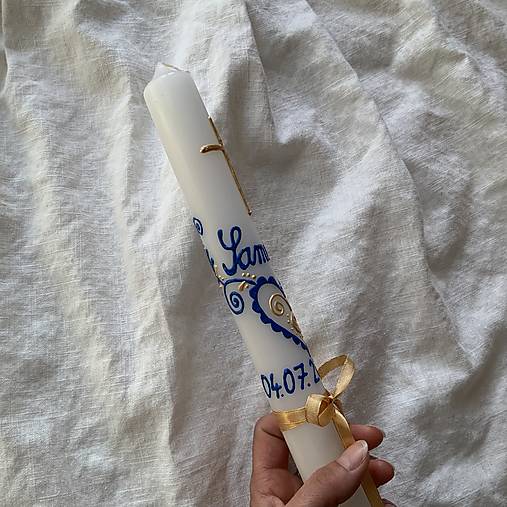 Ručne maľovaná krstná svieca s personalizáciou – 35 cm, biely vosk modrozlatá