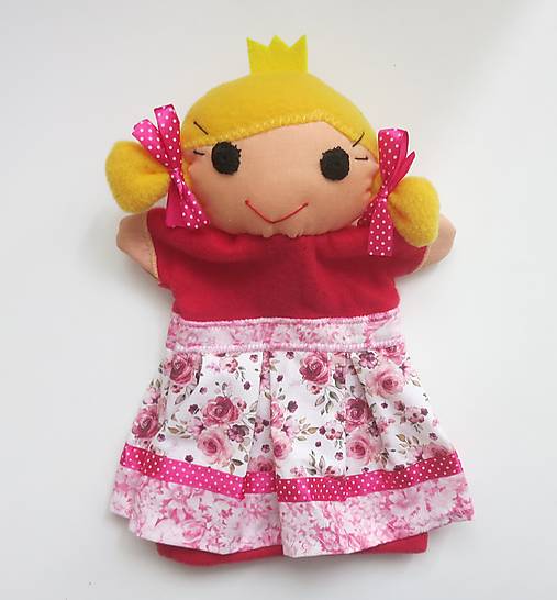 Maňuška princezná (v sukničke s ružami)