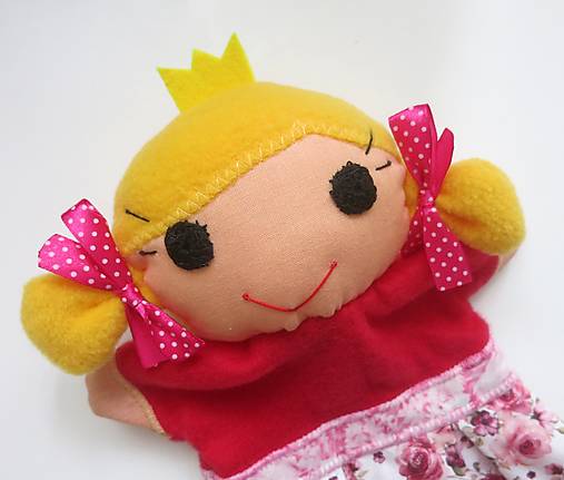 Maňuška princezná (v sukničke s ružami)