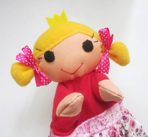 Maňuška princezná (v sukničke s ružami)