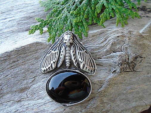 Cínová Brošňa Death moth - Ónyx