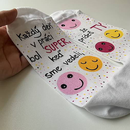 Maľované ponožky pre super KOLEGYŇU veselé farebné