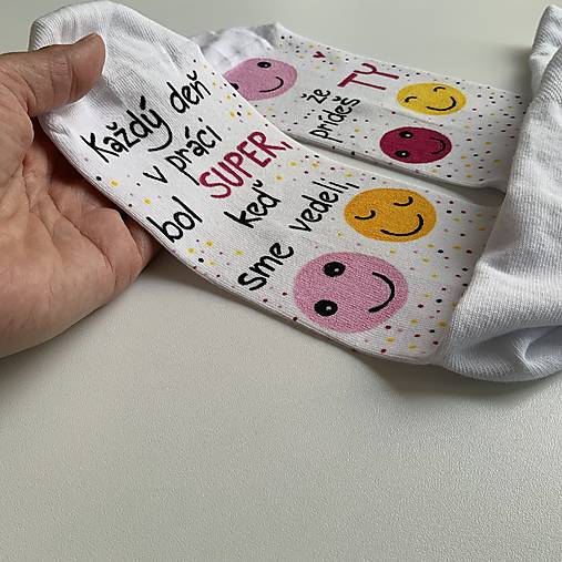 Maľované ponožky pre super KOLEGYŇU veselé farebné