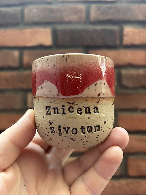 Zničená životom 150ml pohárik
