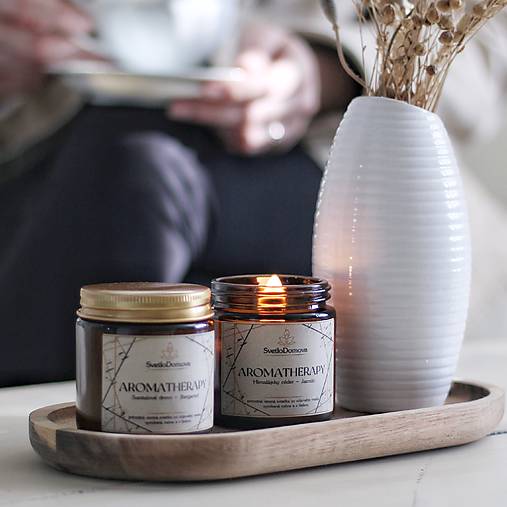 AKCIA - Sviečka zo  100% sójového vosku - AROMATHERAPY - BAVLNENÝ Knôt - 8vôní - 95g/28hod.