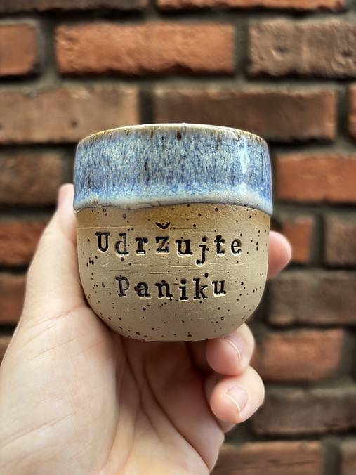 Udržujte paniku 150ml pohárik