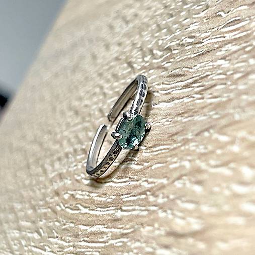 Faceted Tourmaline Paraiba Silver Ring AG925 / Jemný strieborný prsteň s prírodným Paraiba turmalínom E004