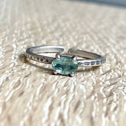 Faceted Tourmaline Paraiba Silver Ring AG925 / Jemný strieborný prsteň s prírodným Paraiba turmalínom E004