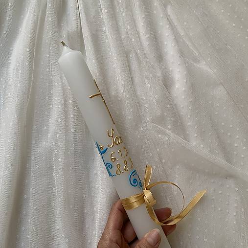 Ručne maľovaná krstná svieca s personalizáciou – modro-zlatá - 35 cm, biely vosk